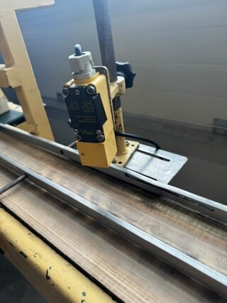 Invoerband trays flowpakmachine Eigen bouw, geel, bouwjaar 2012